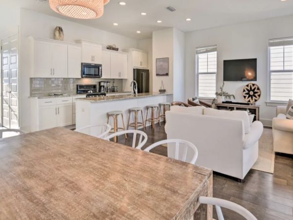 Santa Rosa Beach Vacation Home Four Bedroom Walk to Beach