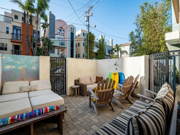 Santa Monica Vacation Home Three Bedroom + Loft Walk to Beach