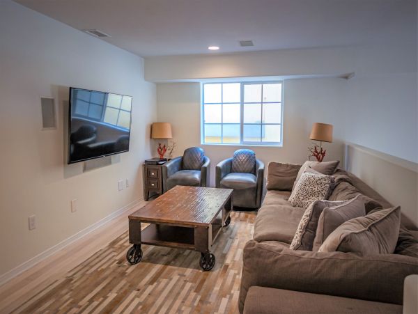 Santa Monica Vacation Home Three Bedroom + Loft Walk to Beach