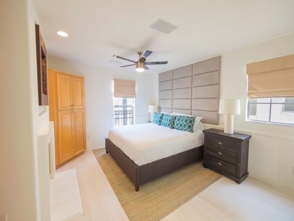 Santa Monica Vacation Home Three Bedroom + Loft Walk to Beach