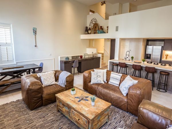 Santa Monica Vacation Home Three Bedroom + Loft Walk to Beach