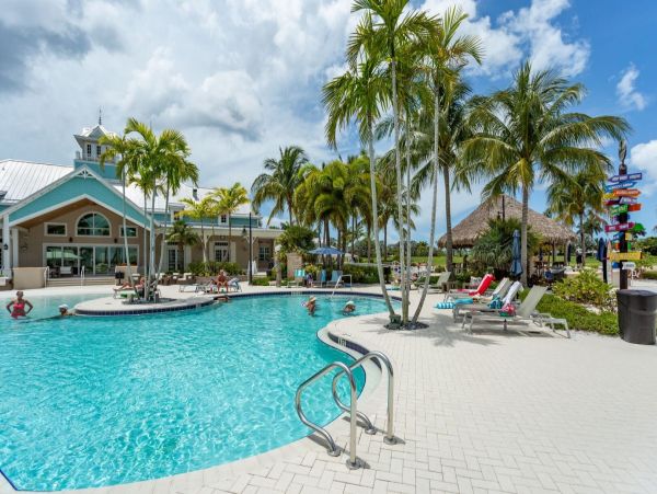 Spacious Home with 3 Bedrooms Plus Den & Lake View