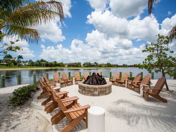 Spacious Home with 3 Bedrooms Plus Den & Lake View