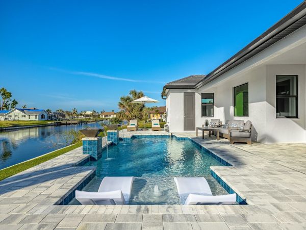 Luxury Villa On The Canal For Six Guests