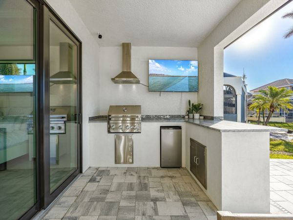 Luxury Villa On The Canal For Six Guests