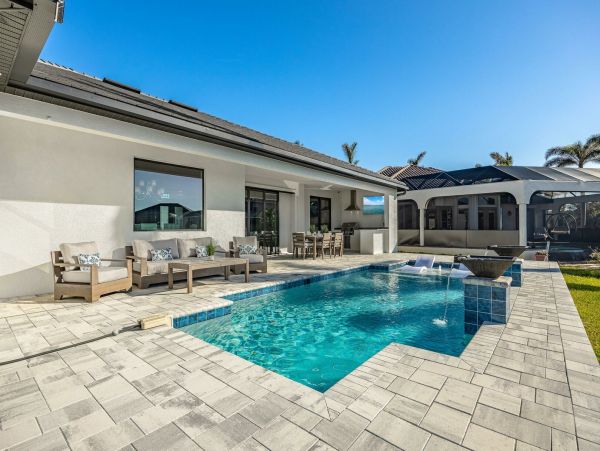 Luxury Villa On The Canal For Six Guests