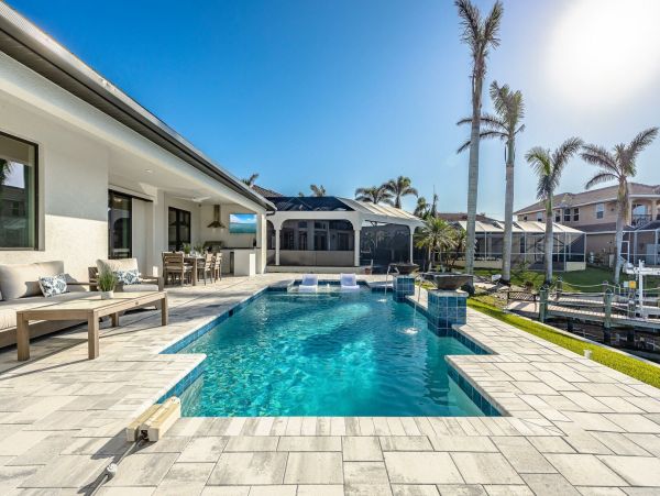 Luxury Villa On The Canal For Six Guests