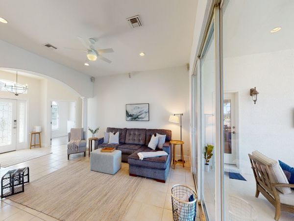 Four Bedroom Villa with Large Pool And Spa