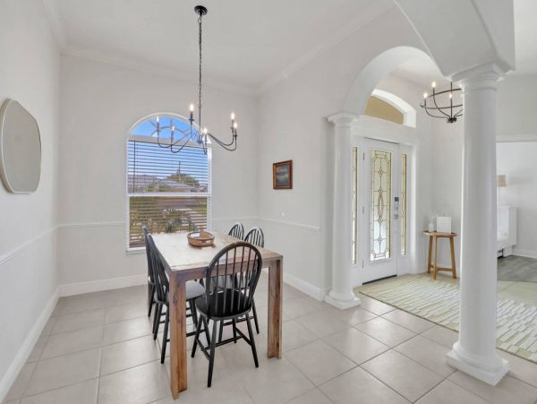 Four Bedroom Villa with Large Pool And Spa