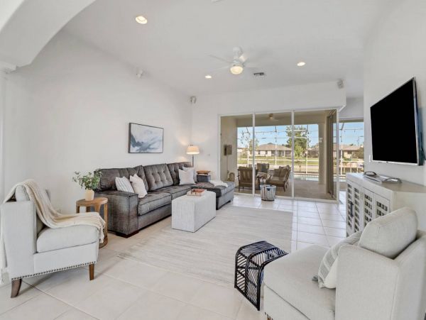 Four Bedroom Villa with Large Pool And Spa