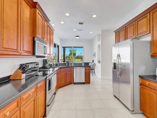 Four Bedroom Villa with Large Pool And Spa