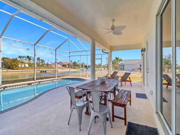 Four Bedroom Villa with Large Pool And Spa
