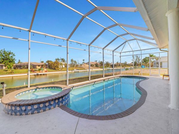 Four Bedroom Villa with Large Pool And Spa