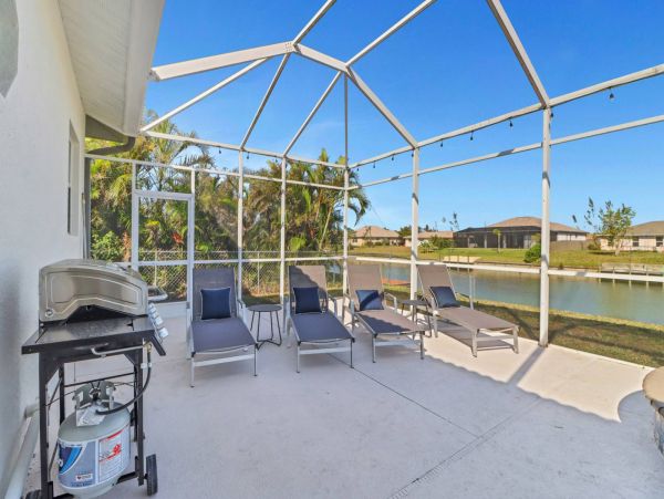 Four Bedroom Villa with Large Pool And Spa