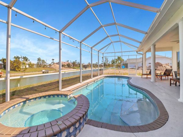 Four Bedroom Villa with Large Pool And Spa