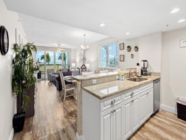 Marco Island Oceanfront Vacation Condo RARE Three Bedrooms