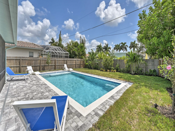 New Naples Pool Home Walk to Vanderbilt Beach