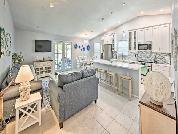 New Naples Pool Home Walk to Vanderbilt Beach