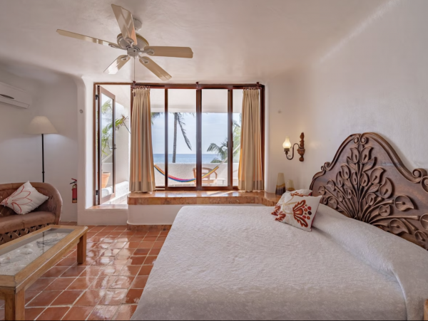 Akumal Stunning Waterfront Luxury Villa Plus Guest Apartment