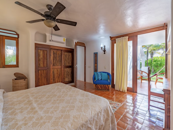 Akumal Stunning Waterfront Luxury Villa Plus Guest Apartment