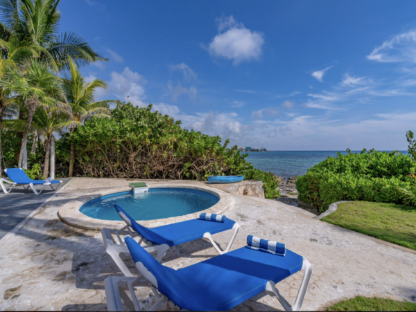 Akumal Stunning Waterfront Luxury Villa Plus Guest Apartment