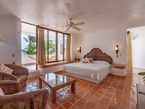 Akumal Stunning Waterfront Luxury Villa Plus Guest Apartment