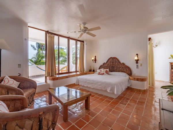 Akumal Stunning Waterfront Luxury Villa Plus Guest Apartment