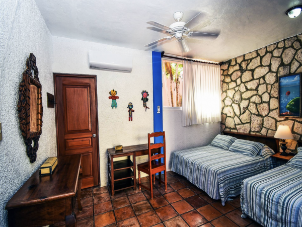 Half Moon Bay Akumal Vacation Villa & Guest House Sleeps 10