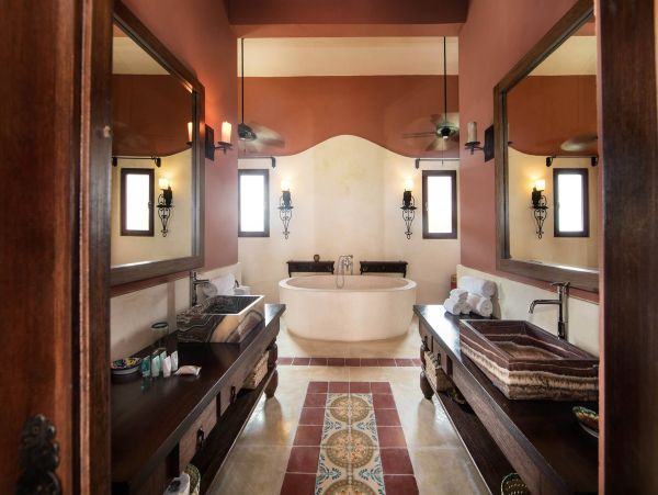 Riviera Maya Seaside Splendor: Villa wih Gourmet Service & Breathtaking Views