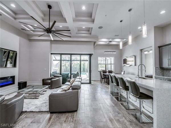 Canal Front Four Bedroom's Home With Private Pool