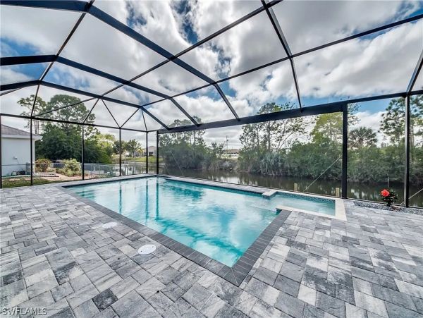 Canal Front Four Bedroom's Home With Private Pool