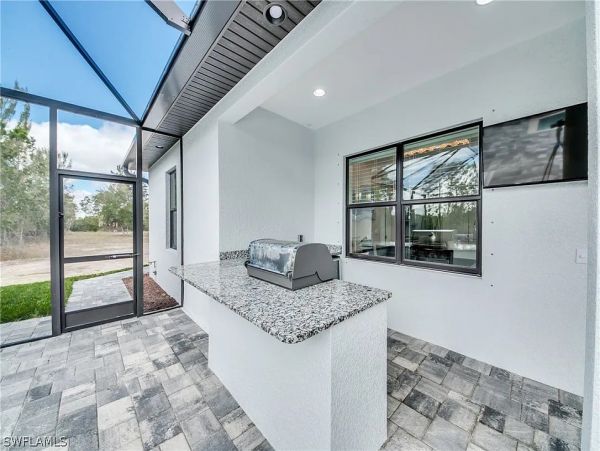 Canal Front Four Bedroom's Home With Private Pool