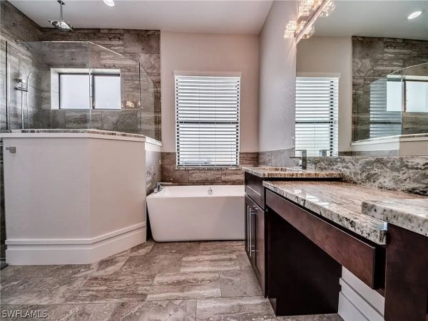 Canal Front Four Bedroom's Home With Private Pool