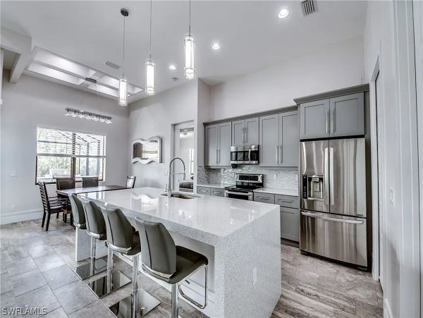 Canal Front Four Bedroom's Home With Private Pool