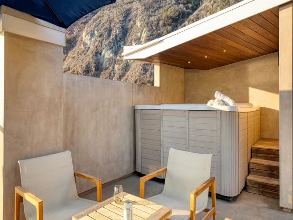 Malibu Oceanfront 3 Bedroom Luxury Vacation Rental