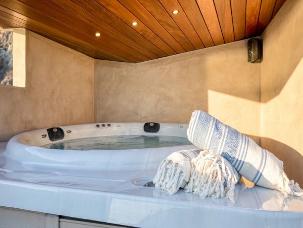 Malibu Oceanfront 3 Bedroom Luxury Vacation Rental