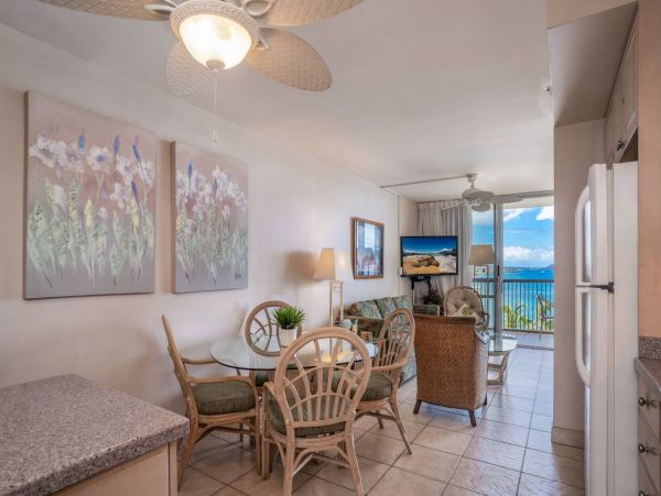 2 Bedroom Vacation Condo in Kihei with Stunning Ocean Views