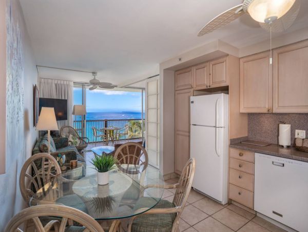 2 Bedroom Vacation Condo in Kihei with Stunning Ocean Views
