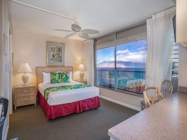 2 Bedroom Vacation Condo in Kihei with Stunning Ocean Views
