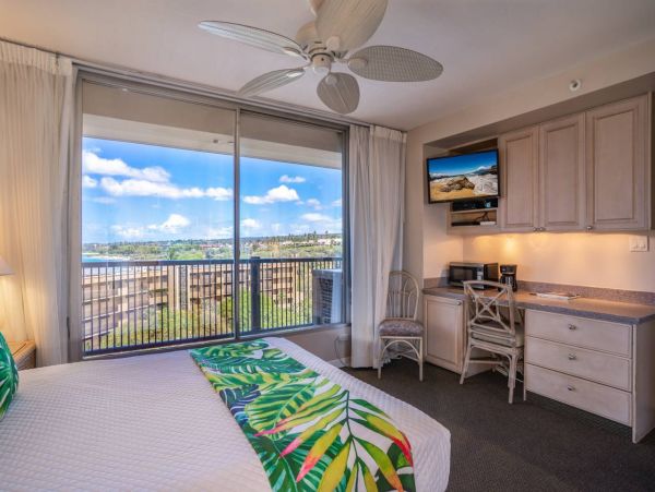 2 Bedroom Vacation Condo in Kihei with Stunning Ocean Views