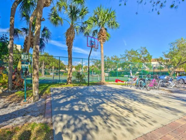 Comfortable Two Bedroom Vacation Rental with Pool Access