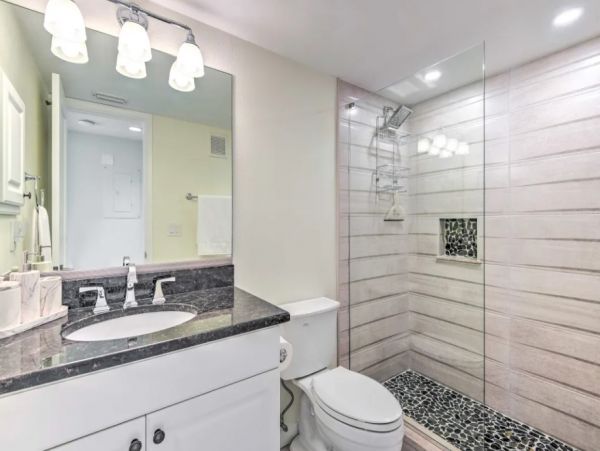 Comfortable Two Bedroom Vacation Rental with Pool Access