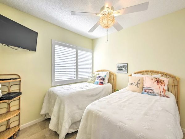 Comfortable Two Bedroom Vacation Rental with Pool Access