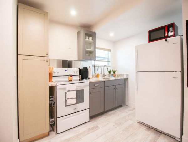 Charming 3 Bedroom Vacation Condo in Sarasota Sleeps 6