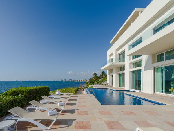Gorgeous 6 Bedroom Vacation Villa in Cancun