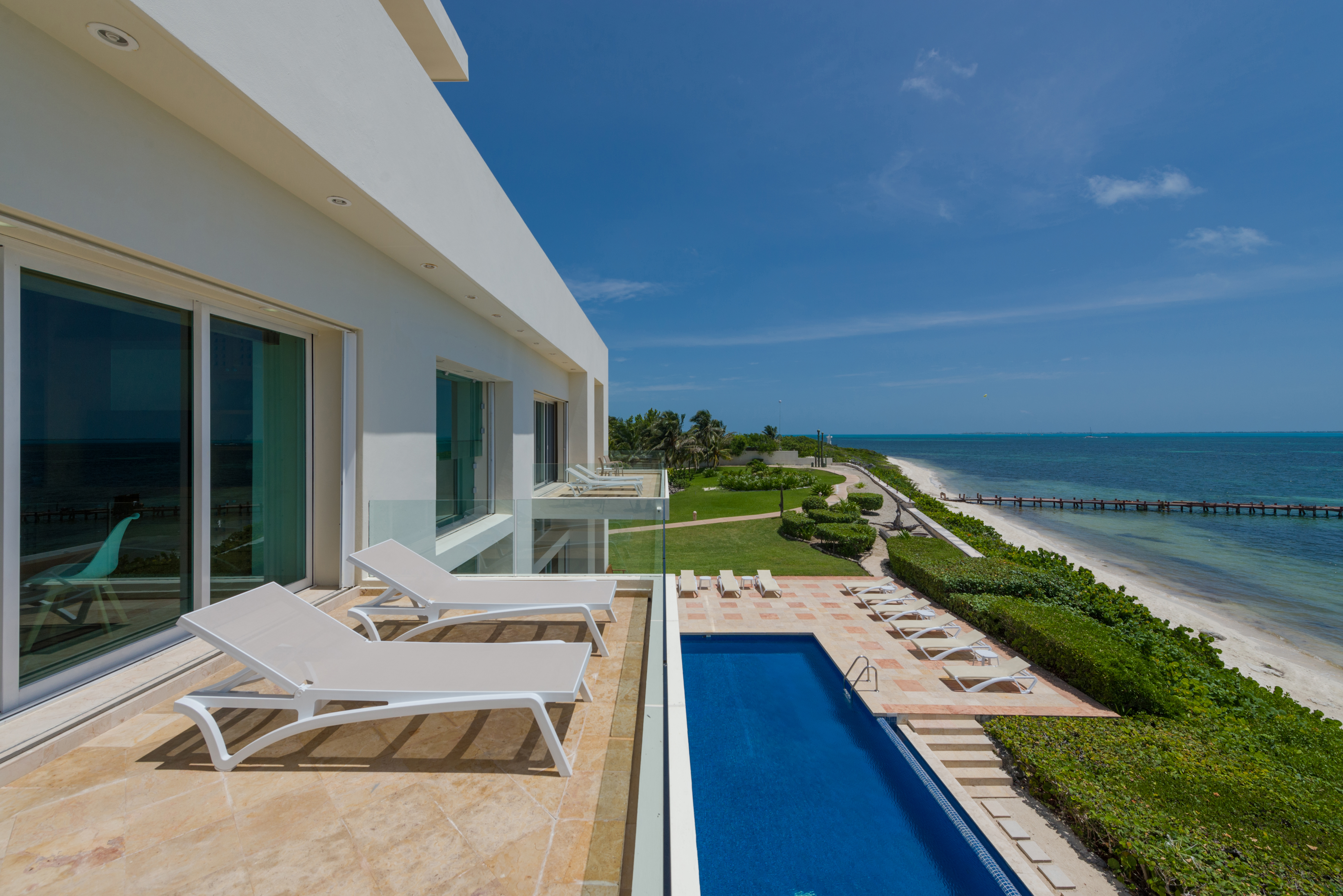 Gorgeous 6 Bedroom Vacation Villa in Cancun