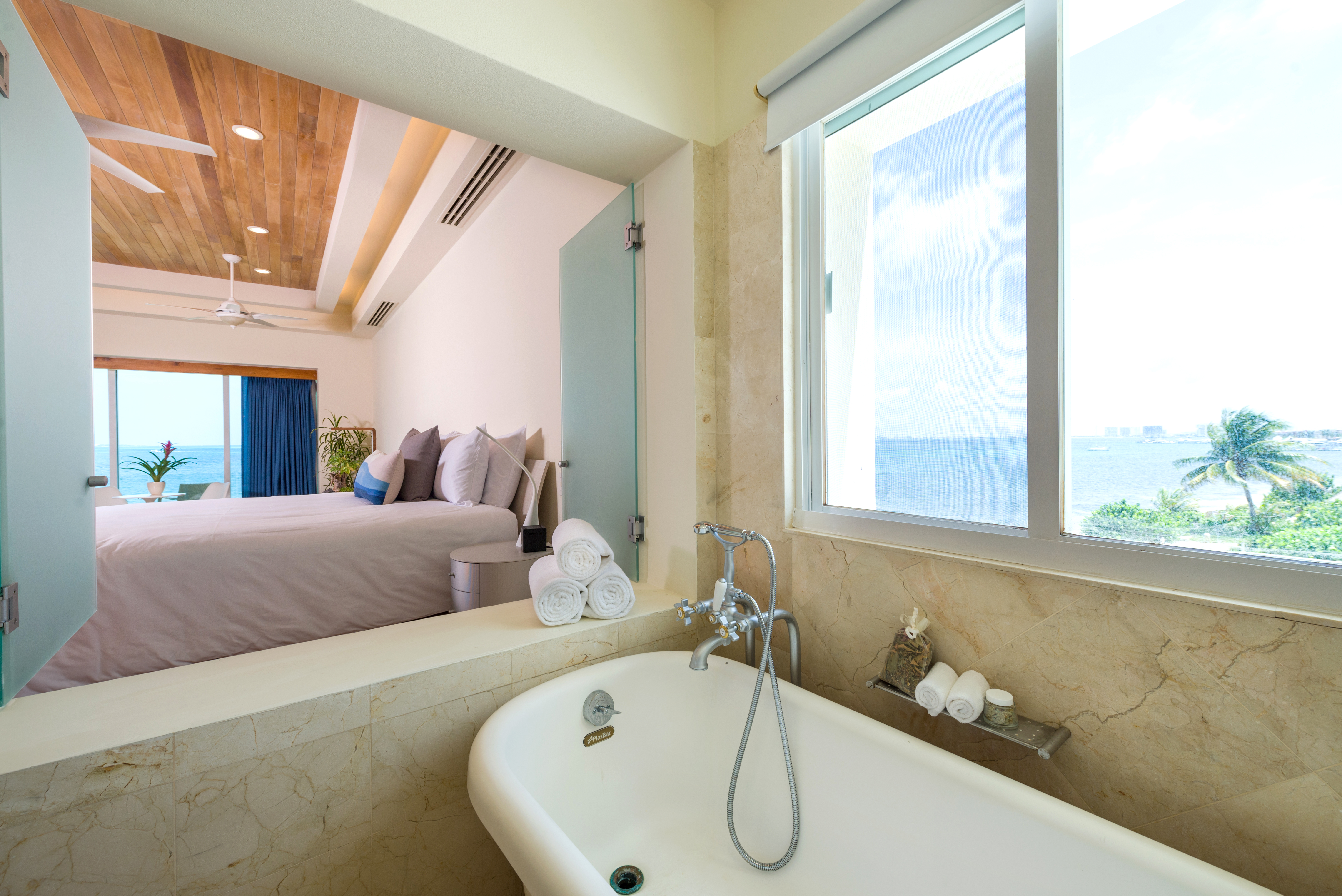 Gorgeous 6 Bedroom Vacation Villa in Cancun