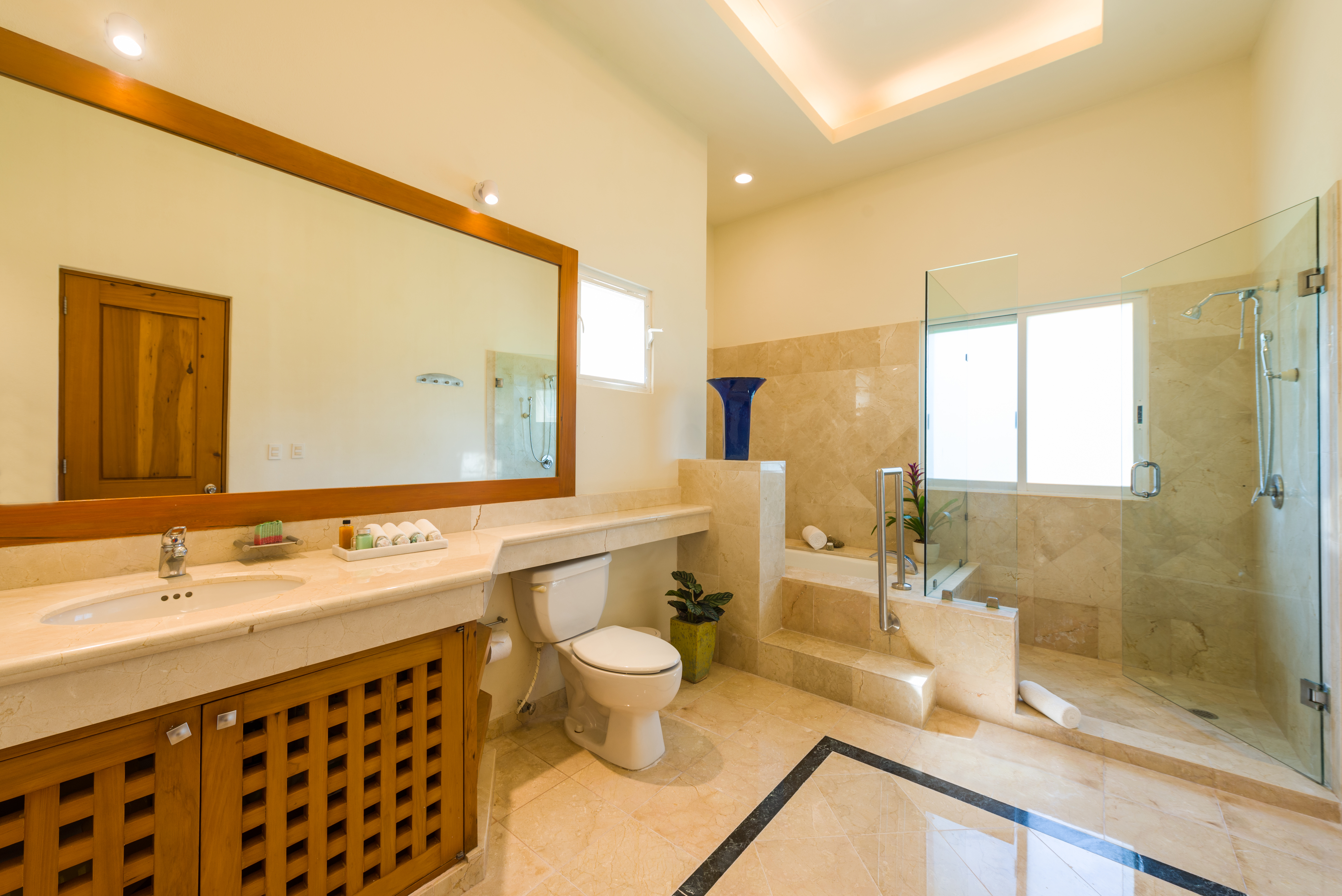 Gorgeous 6 Bedroom Vacation Villa in Cancun