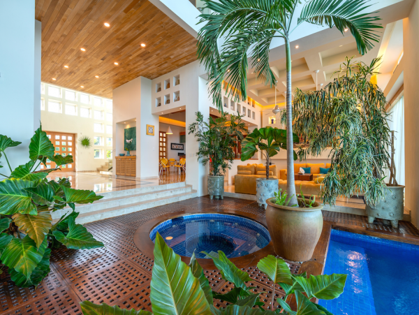 Gorgeous 6 Bedroom Vacation Villa in Cancun