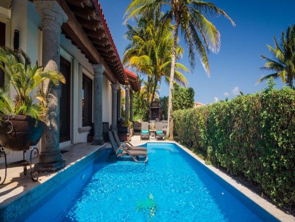 Five Star Luxury Five Bedroom Home with Private Pool